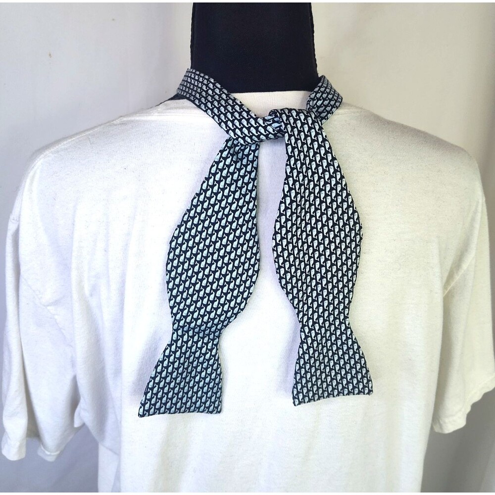 Vineyard Vines Men's 100% Silk Bow Tie Whales Blue &White Adjustable made USA